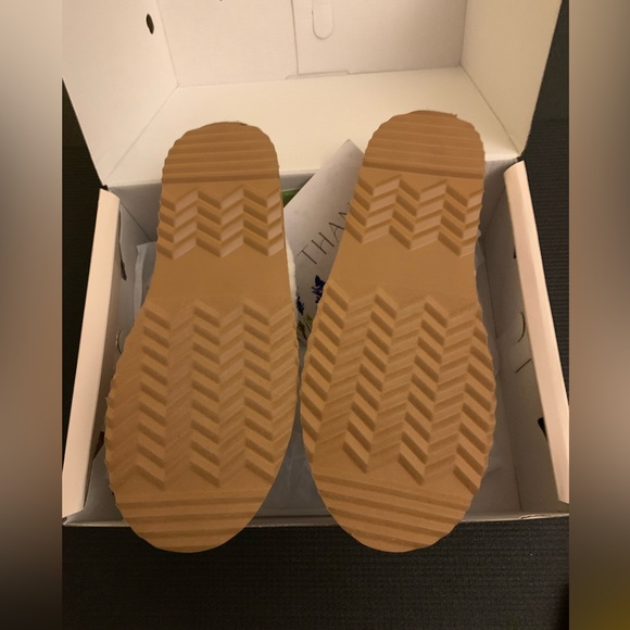 Cozy and super soft, Alter’d State slippers. Great Holiday gift! - Picture 6 of 6